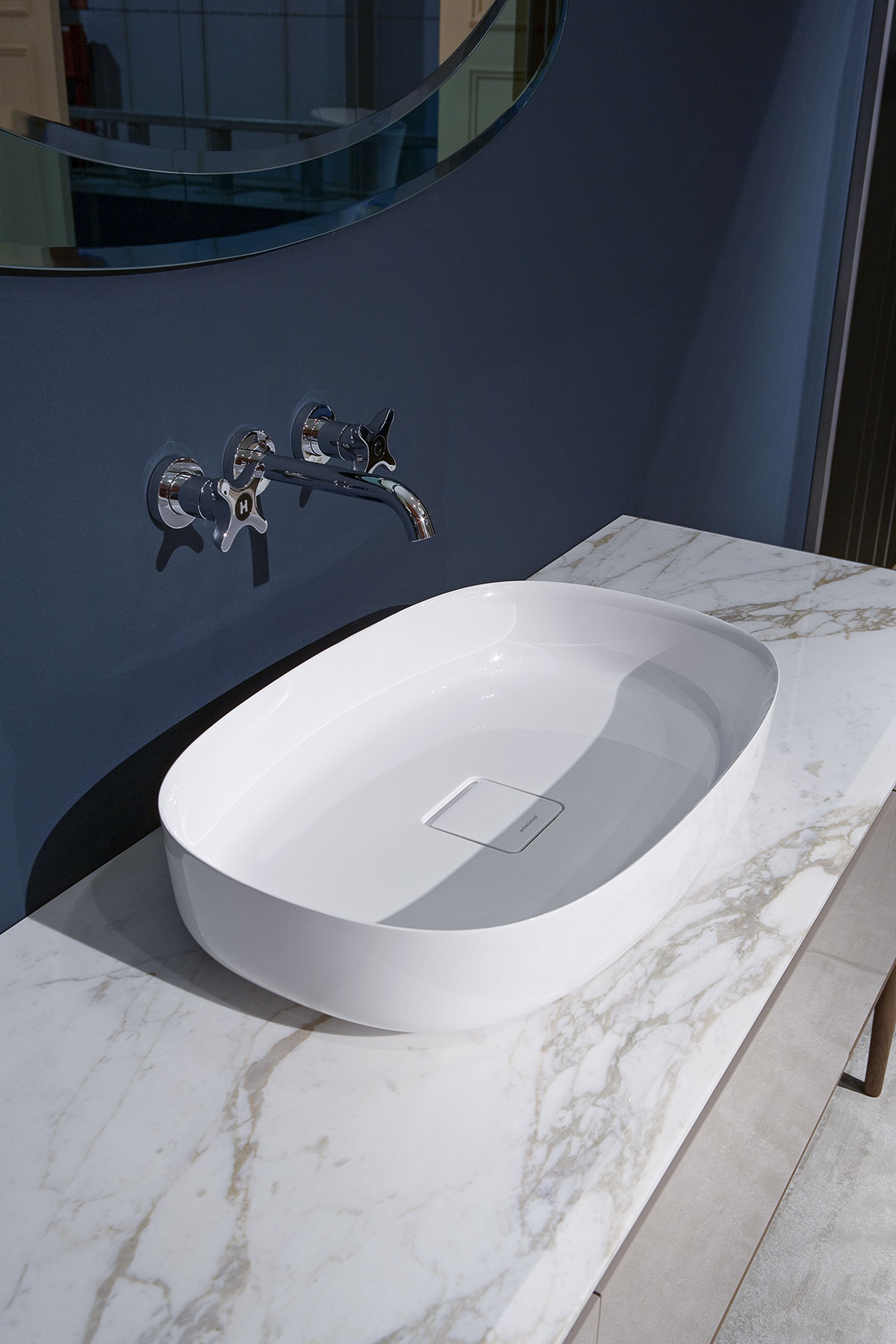 a feeling of lightness and sophisticated clean lines.