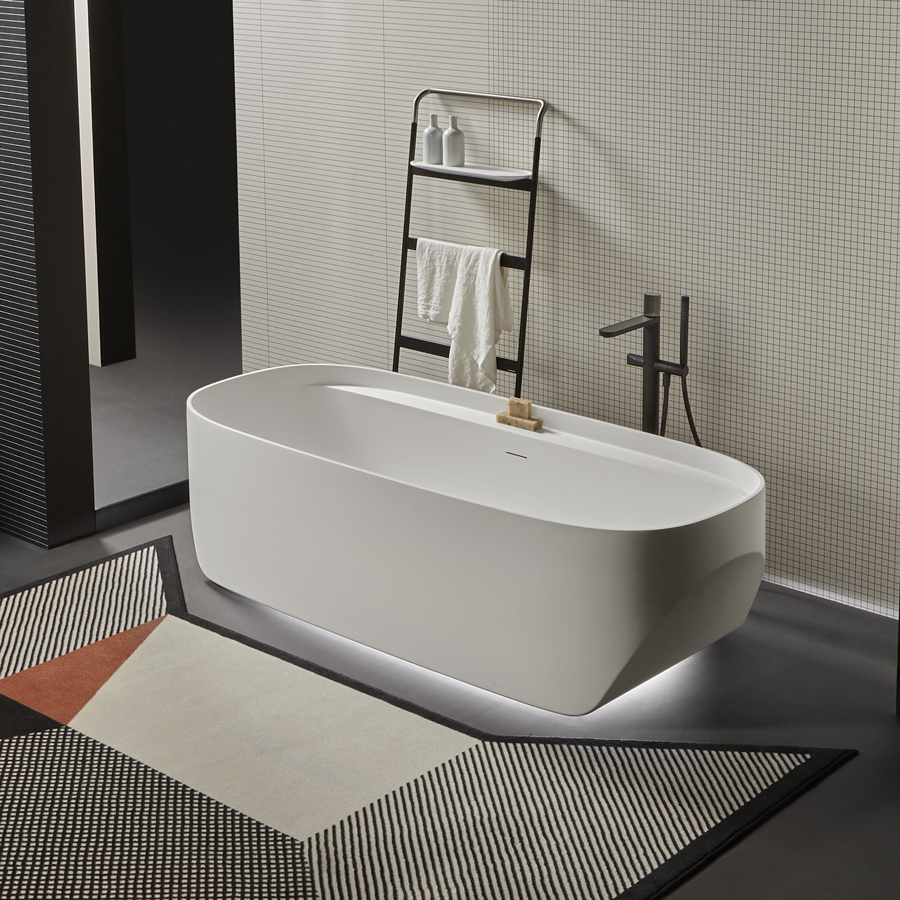 A contemporary shape, guaranteed functionality, enveloping and generous dimensions.