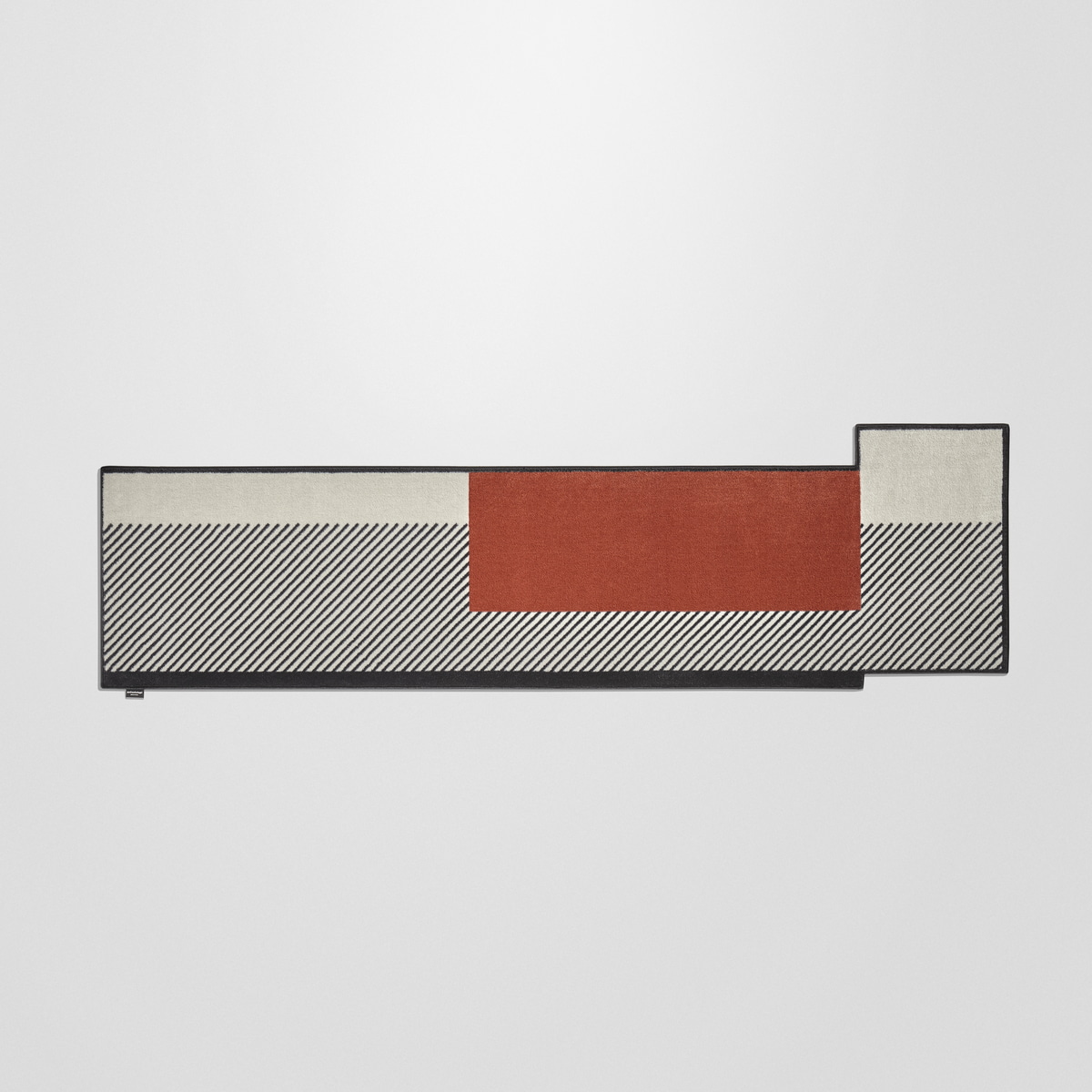 inclined lines that define new perspectives