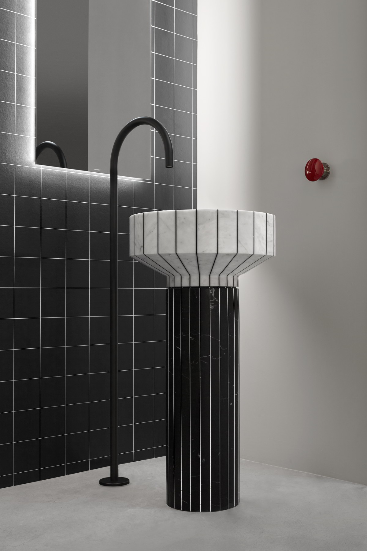 Compact and slender, light and dynamic.