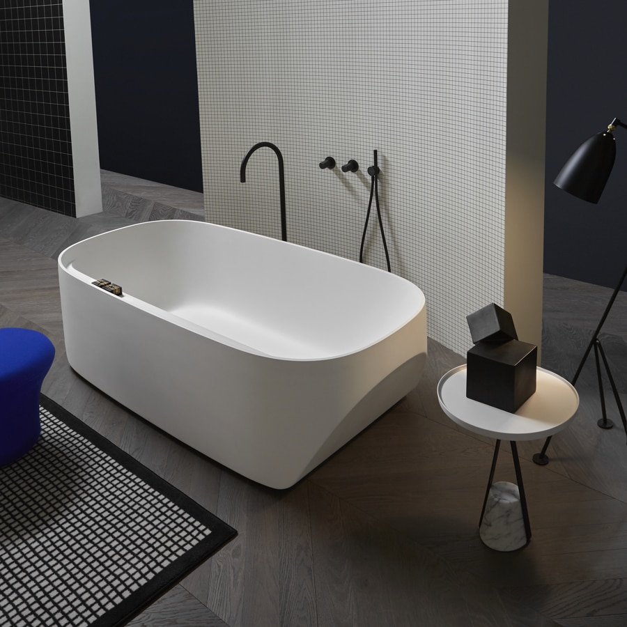 A contemporary shape, guaranteed functionality, enveloping and generous dimensions.