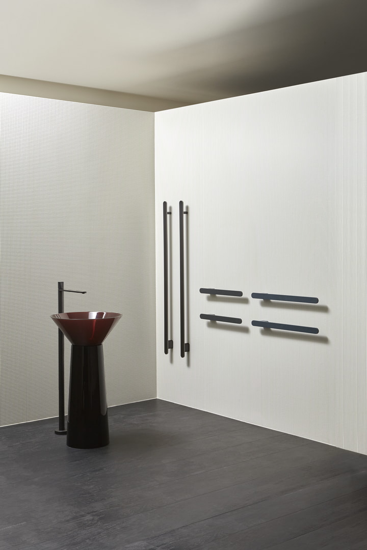 horizontally or vertically according to the needs and characteristics of the space