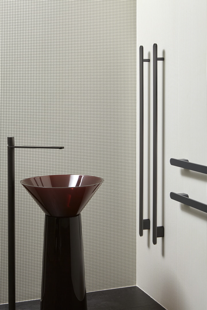 horizontally or vertically according to the needs and characteristics of the space
