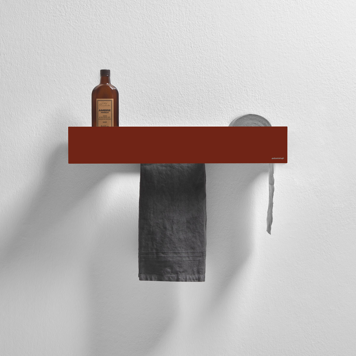 Embossed lacquered Pompeiano