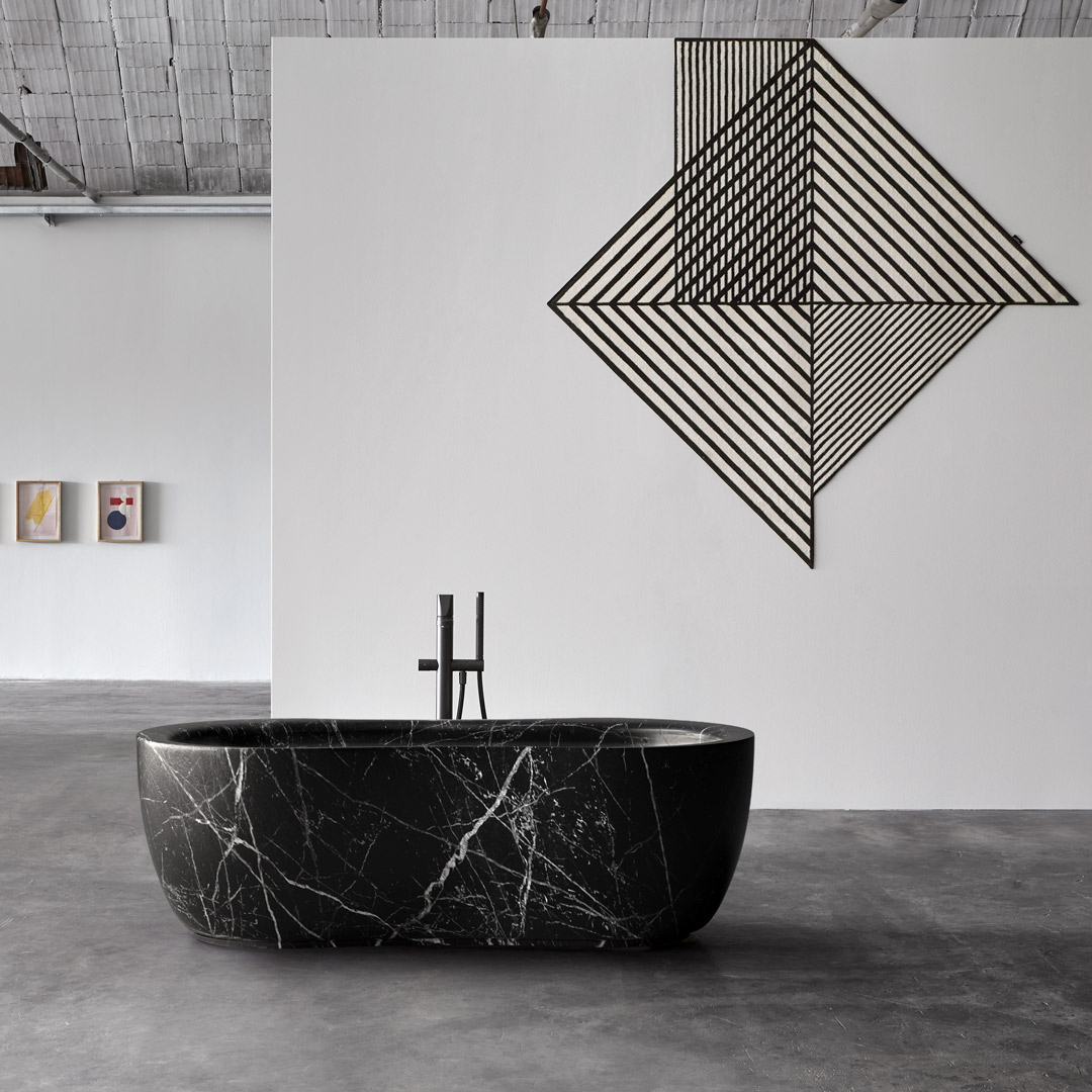 The external line takes its cue from the organic forms of the woods of the rivers