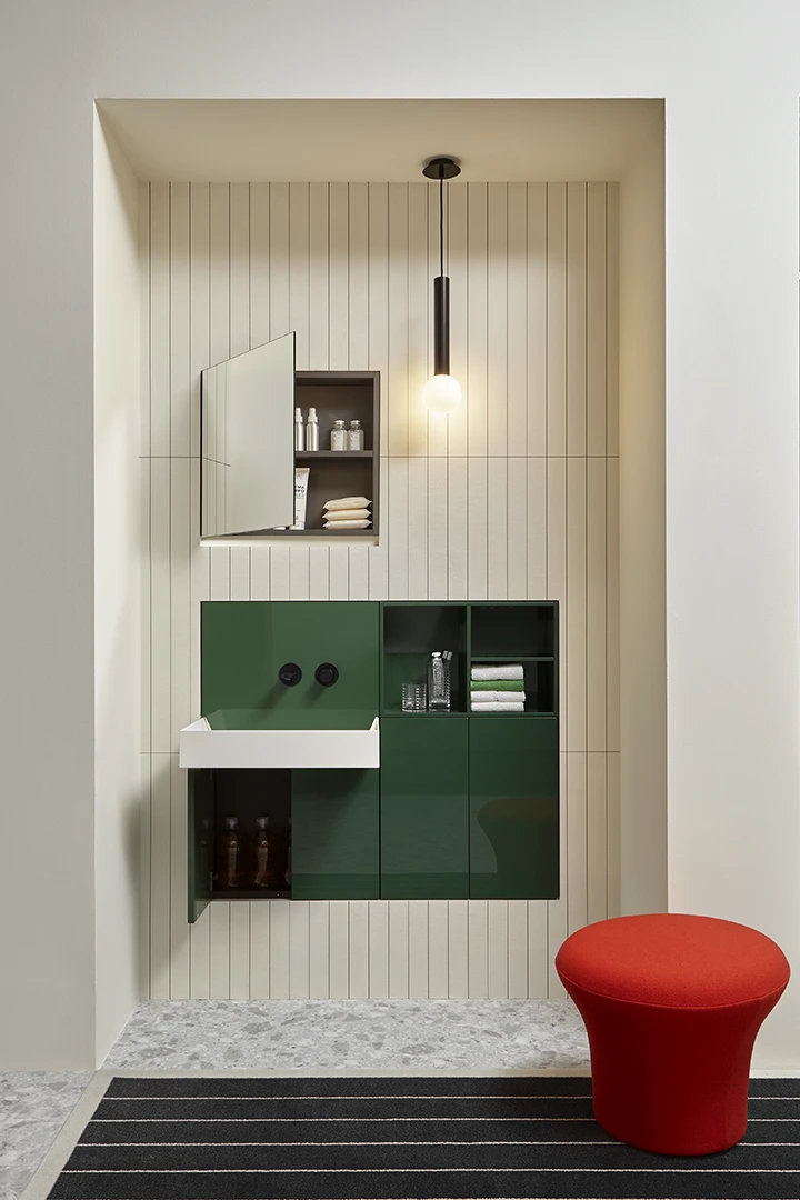 a protagonist of the bathroom environment