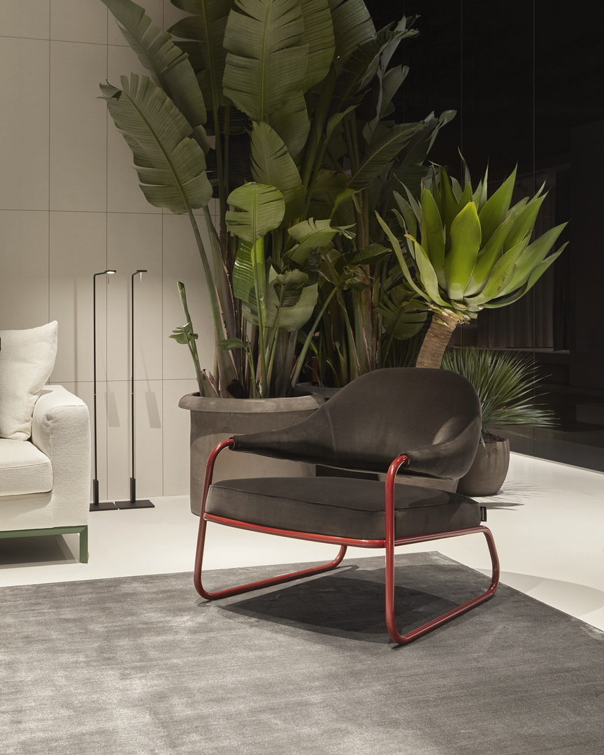 a single element with curved and sinuous lines 